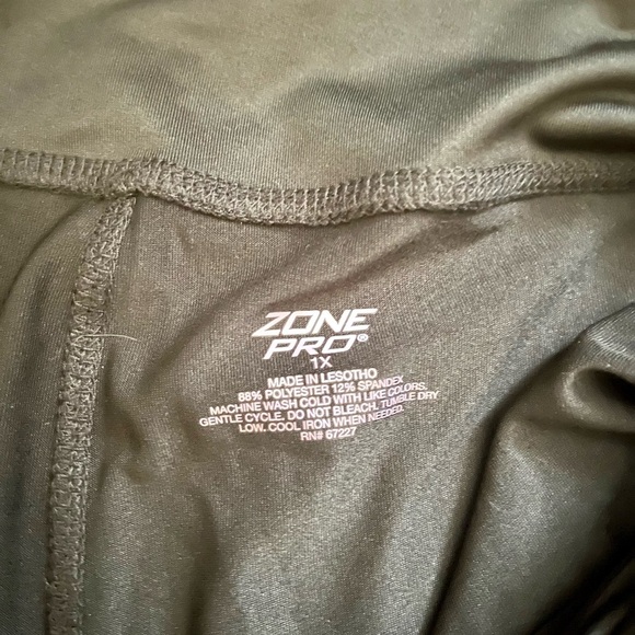 Zone Pro Capri Leggings - Picture 4 of 7